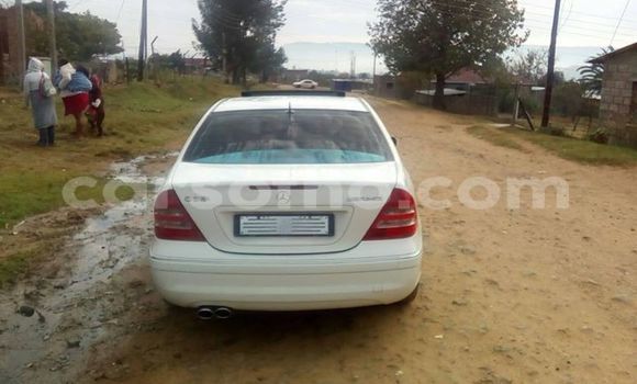 Acheter Occasion Voiture Mercedes-Benz E–Class Blanc à Maseru, Maseru Acheter Occasion Voiture Mercedes-Benz E–Class Blanc à Maseru, Maseru