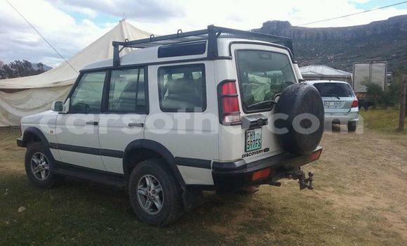 Sayi Na hannu Land Rover Discovery White Mota in Maseru a Maseru