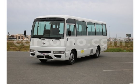 Sayi Imported Nissan Evalia White Babbar mota in Import - Dubai a Maseru