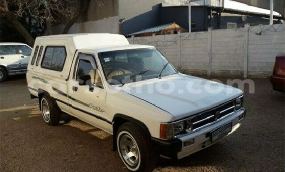 Sayi Na hannu Toyota Hilux White Mota in Maseru a Maseru Sayi Na hannu Toyota Hilux White Mota in Maseru a Maseru