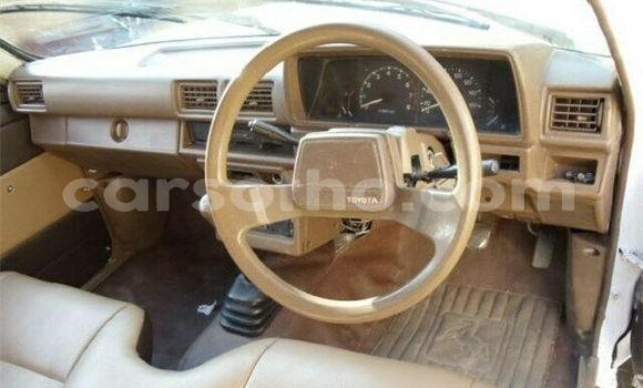 Sayi Na hannu Toyota Hilux White Mota in Maseru a Maseru Sayi Na hannu Toyota Hilux White Mota in Maseru a Maseru