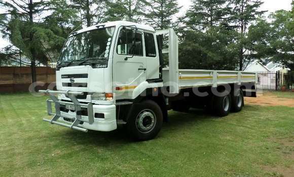 Sayi Na hannu Nissan UD White Babbar mota in Maseru a Maseru Sayi Na hannu Nissan UD White Babbar mota in Maseru a Maseru