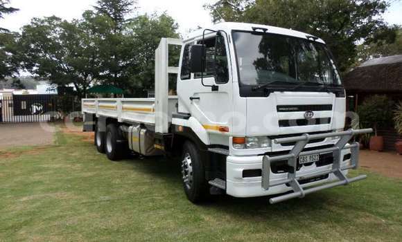 Sayi Na hannu Nissan UD White Babbar mota in Maseru a Maseru Sayi Na hannu Nissan UD White Babbar mota in Maseru a Maseru