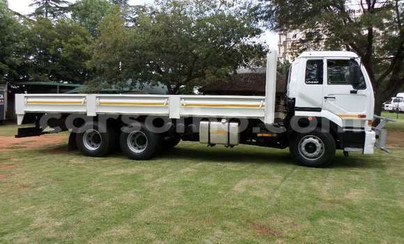 Sayi Na hannu Nissan UD White Babbar mota in Maseru a Maseru Sayi Na hannu Nissan UD White Babbar mota in Maseru a Maseru