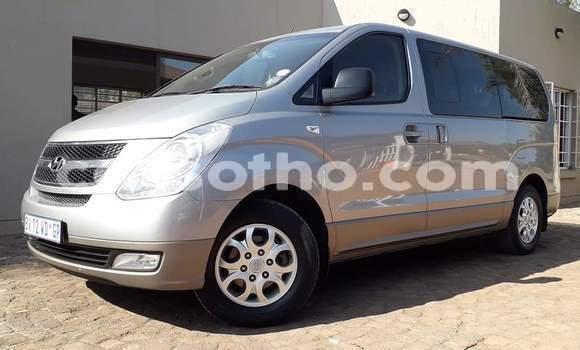 Sayi Na hannu Hyundai H1 Silver Mota in Mafeteng a Mafeteng Sayi Na hannu Hyundai H1 Silver Mota in Mafeteng a Mafeteng