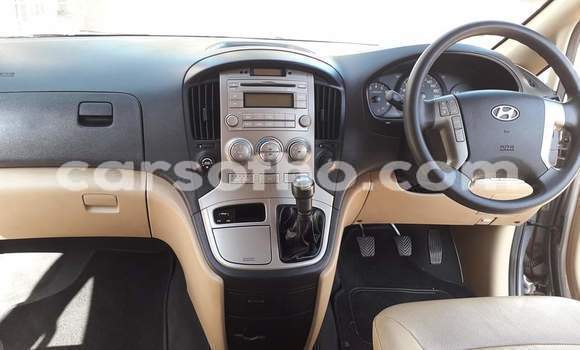 Sayi Na hannu Hyundai H1 Silver Mota in Mafeteng a Mafeteng Sayi Na hannu Hyundai H1 Silver Mota in Mafeteng a Mafeteng