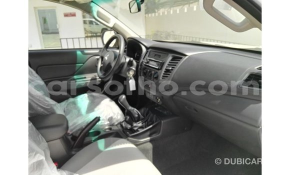 Sayi Imported Mitsubishi L200 White Mota in Import - Dubai a Maseru Sayi Imported Mitsubishi L200 White Mota in Import - Dubai a Maseru