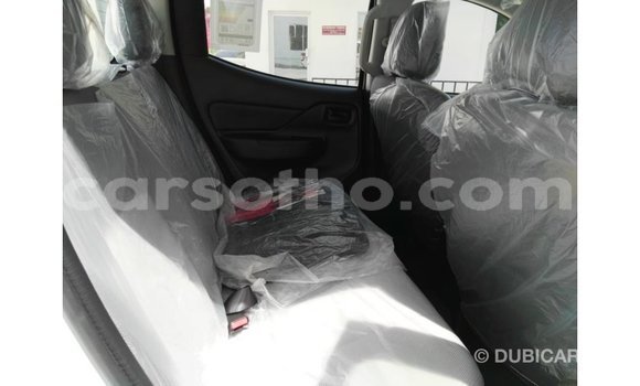 Sayi Imported Mitsubishi L200 White Mota in Import - Dubai a Maseru Sayi Imported Mitsubishi L200 White Mota in Import - Dubai a Maseru