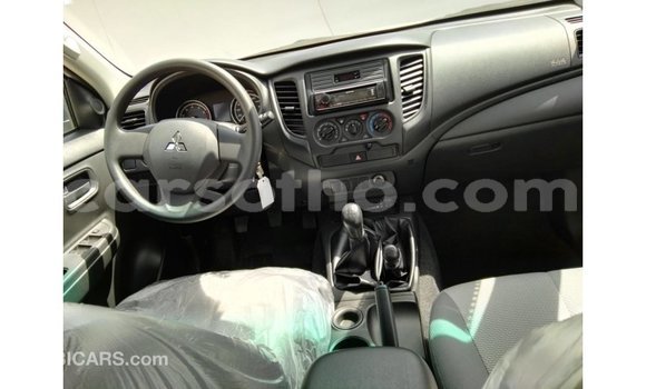 Sayi Imported Mitsubishi L200 White Mota in Import - Dubai a Maseru Sayi Imported Mitsubishi L200 White Mota in Import - Dubai a Maseru