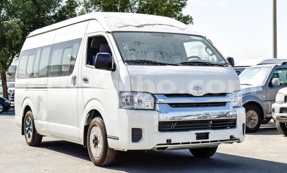 Sayi Imported Toyota Hiace White Mota in Import - Dubai a Maseru Sayi Imported Toyota Hiace White Mota in Import - Dubai a Maseru
