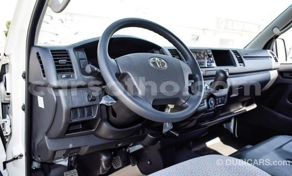 Sayi Imported Toyota Hiace White Mota in Import - Dubai a Maseru Sayi Imported Toyota Hiace White Mota in Import - Dubai a Maseru