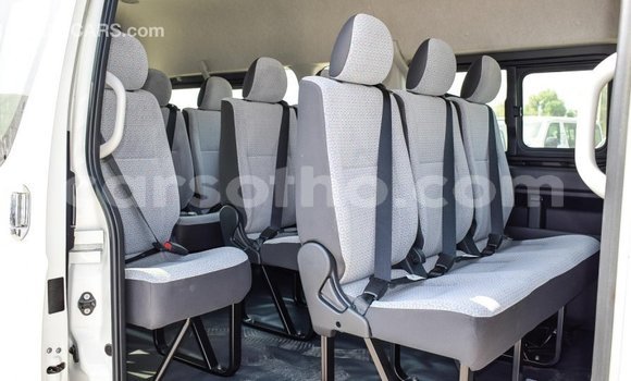 Sayi Imported Toyota Hiace White Mota in Import - Dubai a Maseru Sayi Imported Toyota Hiace White Mota in Import - Dubai a Maseru