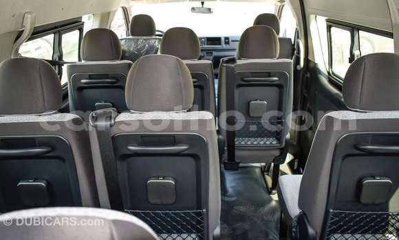 Sayi Imported Toyota Hiace White Mota in Import - Dubai a Maseru Sayi Imported Toyota Hiace White Mota in Import - Dubai a Maseru