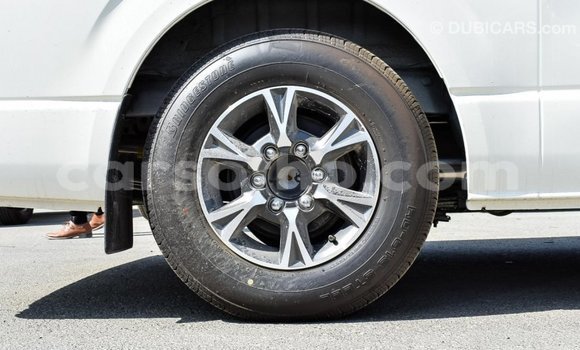 Sayi Imported Toyota Hiace White Mota in Import - Dubai a Maseru Sayi Imported Toyota Hiace White Mota in Import - Dubai a Maseru