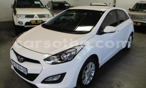 Sayi Na hannu Hyundai i30 White Mota in Maseru a Maseru Sayi Na hannu Hyundai i30 White Mota in Maseru a Maseru