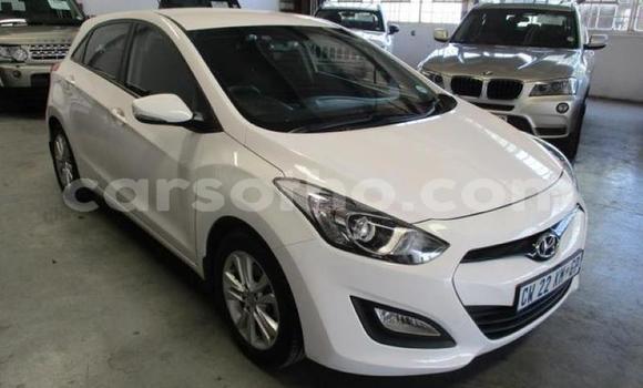 Sayi Na hannu Hyundai i30 White Mota in Maseru a Maseru Sayi Na hannu Hyundai i30 White Mota in Maseru a Maseru