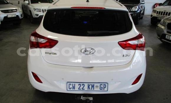 Sayi Na hannu Hyundai i30 White Mota in Maseru a Maseru Sayi Na hannu Hyundai i30 White Mota in Maseru a Maseru