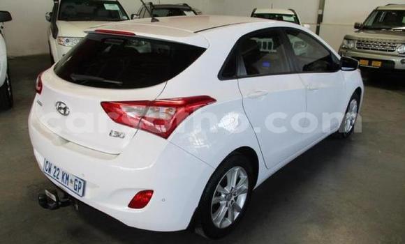 Sayi Na hannu Hyundai i30 White Mota in Maseru a Maseru Sayi Na hannu Hyundai i30 White Mota in Maseru a Maseru