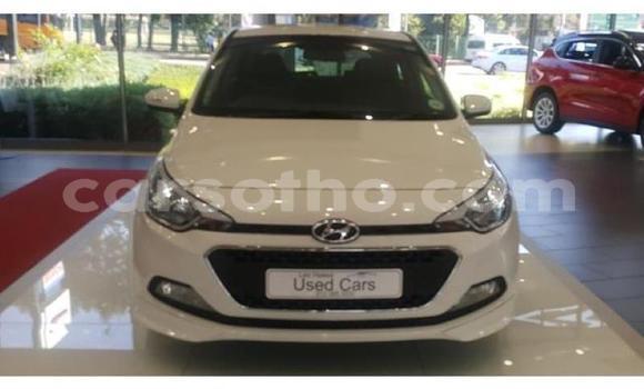 Acheter Occasion Voiture Hyundai i20 Blanc à Hlotse, Leribe Acheter Occasion Voiture Hyundai i20 Blanc à Hlotse, Leribe