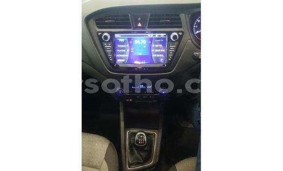 Acheter Occasion Voiture Hyundai i20 Blanc à Hlotse, Leribe Acheter Occasion Voiture Hyundai i20 Blanc à Hlotse, Leribe
