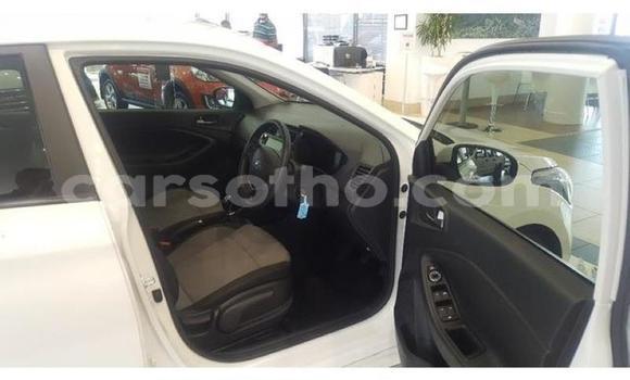 Acheter Occasion Voiture Hyundai i20 Blanc à Hlotse, Leribe Acheter Occasion Voiture Hyundai i20 Blanc à Hlotse, Leribe