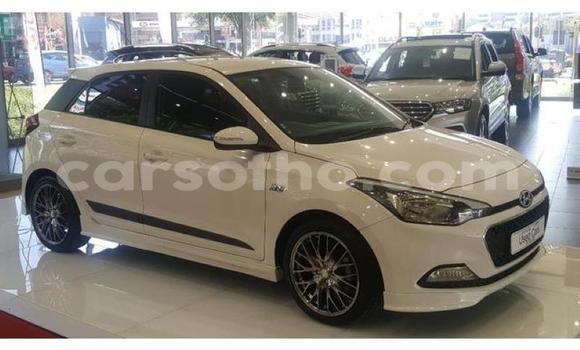 Acheter Occasion Voiture Hyundai i20 Blanc à Hlotse, Leribe Acheter Occasion Voiture Hyundai i20 Blanc à Hlotse, Leribe