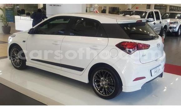 Acheter Occasion Voiture Hyundai i20 Blanc à Hlotse, Leribe Acheter Occasion Voiture Hyundai i20 Blanc à Hlotse, Leribe