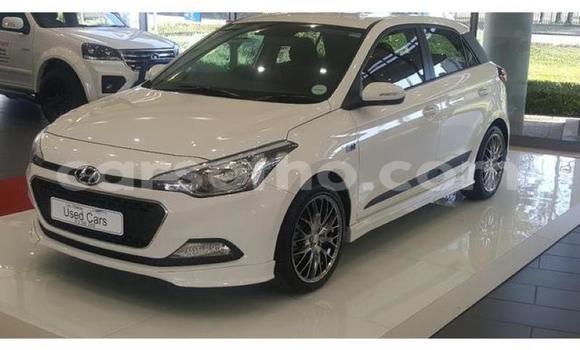 Acheter Occasion Voiture Hyundai i20 Blanc à Hlotse, Leribe Acheter Occasion Voiture Hyundai i20 Blanc à Hlotse, Leribe