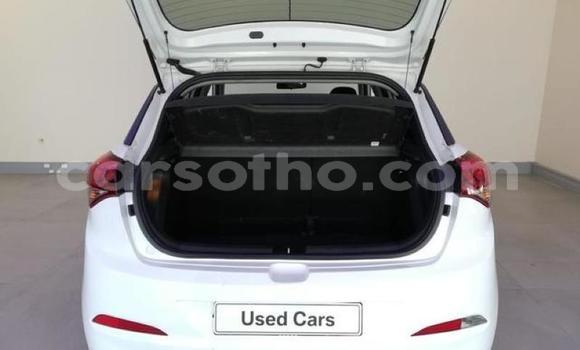 Acheter Occasion Voiture Hyundai i20 Blanc à Hlotse, Leribe Acheter Occasion Voiture Hyundai i20 Blanc à Hlotse, Leribe