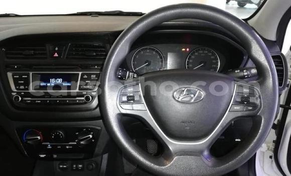 Acheter Occasion Voiture Hyundai i20 Blanc à Hlotse, Leribe Acheter Occasion Voiture Hyundai i20 Blanc à Hlotse, Leribe