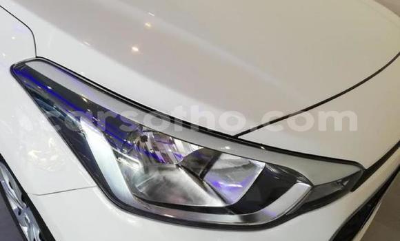 Acheter Occasion Voiture Hyundai i20 Blanc à Hlotse, Leribe Acheter Occasion Voiture Hyundai i20 Blanc à Hlotse, Leribe