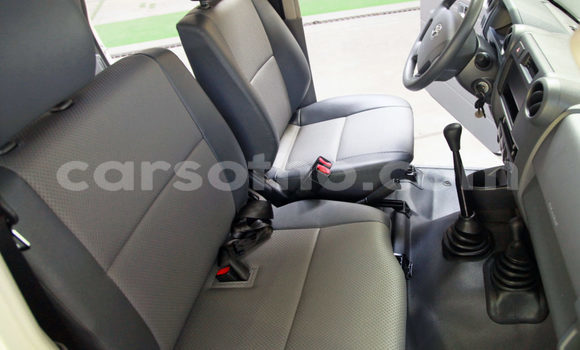 Acheter Occasion Voiture Toyota Land Cruiser Blanc à Maseru, Maseru Acheter Occasion Voiture Toyota Land Cruiser Blanc à Maseru, Maseru