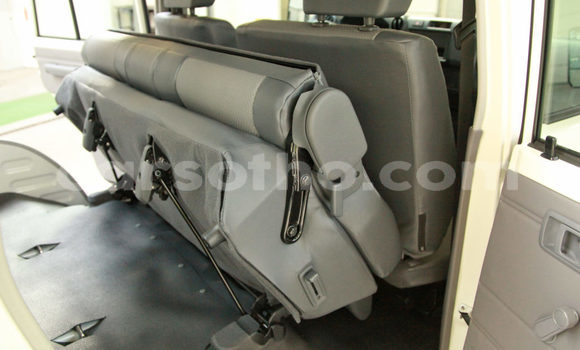 Acheter Occasion Voiture Toyota Land Cruiser Blanc à Maseru, Maseru Acheter Occasion Voiture Toyota Land Cruiser Blanc à Maseru, Maseru