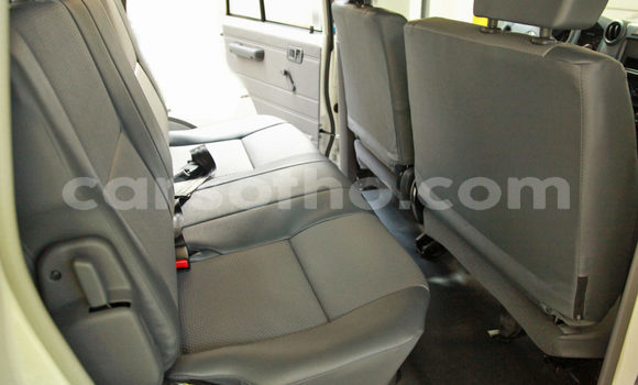 Acheter Occasion Voiture Toyota Land Cruiser Blanc à Maseru, Maseru Acheter Occasion Voiture Toyota Land Cruiser Blanc à Maseru, Maseru