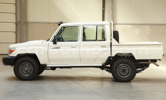 Acheter Occasion Voiture Toyota Land Cruiser Blanc à Maseru, Maseru Acheter Occasion Voiture Toyota Land Cruiser Blanc à Maseru, Maseru