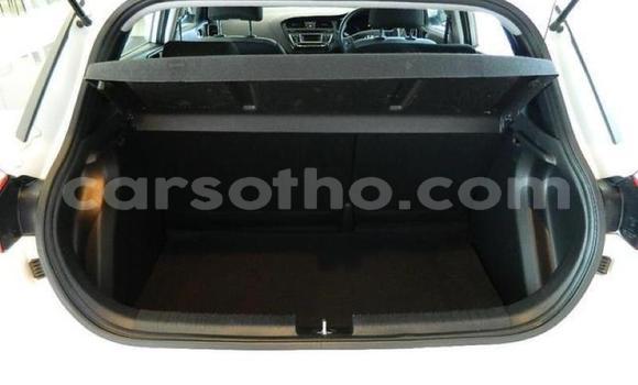 Sayi Na hannu Hyundai i20 White Mota in Hlotse a Leribe Sayi Na hannu Hyundai i20 White Mota in Hlotse a Leribe