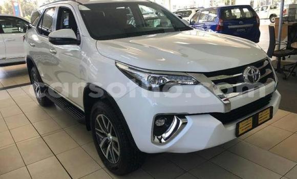Buy Used Toyota Fortuner White Car in Maseru in Maseru Buy Used Toyota Fortuner White Car in Maseru in Maseru
