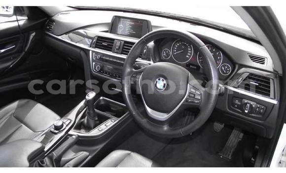 Sayi Na hannu BMW 3–Series White Mota in Mafeteng a Mafeteng Sayi Na hannu BMW 3–Series White Mota in Mafeteng a Mafeteng
