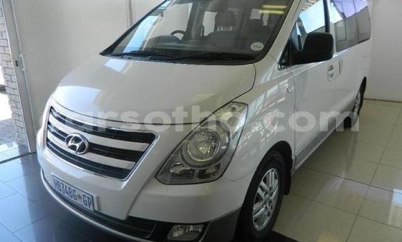 Acheter Occasion Voiture Hyundai H1 Blanc à Maseru, Maseru Acheter Occasion Voiture Hyundai H1 Blanc à Maseru, Maseru