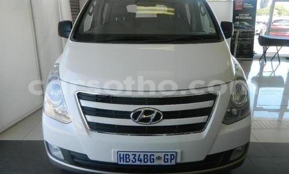 Acheter Occasion Voiture Hyundai H1 Blanc à Maseru, Maseru Acheter Occasion Voiture Hyundai H1 Blanc à Maseru, Maseru