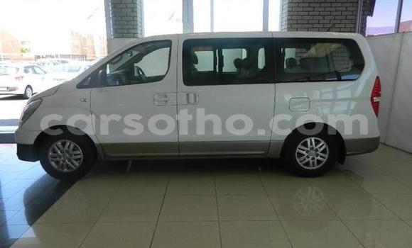 Acheter Occasion Voiture Hyundai H1 Blanc à Maseru, Maseru Acheter Occasion Voiture Hyundai H1 Blanc à Maseru, Maseru