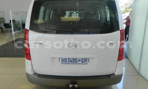 Acheter Occasion Voiture Hyundai H1 Blanc à Maseru, Maseru Acheter Occasion Voiture Hyundai H1 Blanc à Maseru, Maseru
