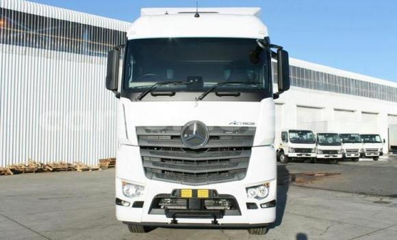 Sayi Na hannu Mercedes‒Benz Arocs White Babbar mota in Maseru a Maseru Sayi Na hannu Mercedes‒Benz Arocs White Babbar mota in Maseru a Maseru