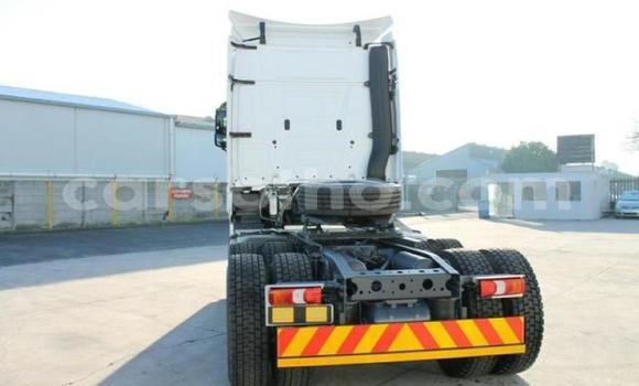 Sayi Na hannu Mercedes‒Benz Arocs White Babbar mota in Maseru a Maseru Sayi Na hannu Mercedes‒Benz Arocs White Babbar mota in Maseru a Maseru