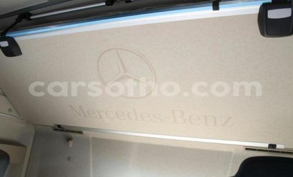 Sayi Na hannu Mercedes‒Benz Arocs White Babbar mota in Maseru a Maseru Sayi Na hannu Mercedes‒Benz Arocs White Babbar mota in Maseru a Maseru