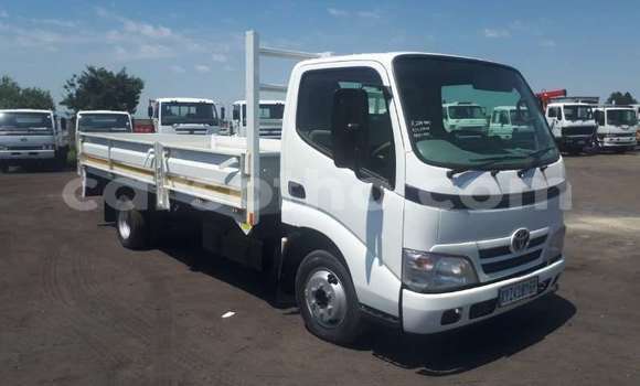 Sayi Na hannu Toyota Dyna White Mota in Maseru a Maseru Sayi Na hannu Toyota Dyna White Mota in Maseru a Maseru