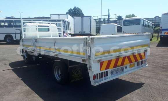 Sayi Na hannu Toyota Dyna White Mota in Maseru a Maseru Sayi Na hannu Toyota Dyna White Mota in Maseru a Maseru