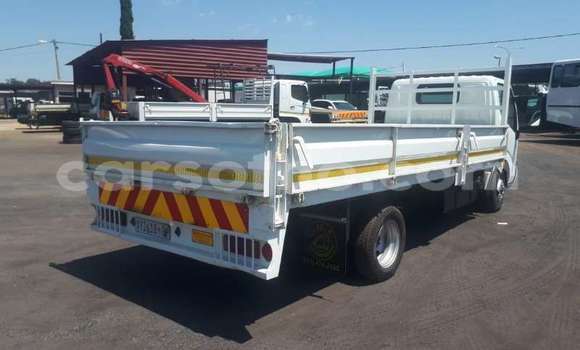 Sayi Na hannu Toyota Dyna White Mota in Maseru a Maseru Sayi Na hannu Toyota Dyna White Mota in Maseru a Maseru