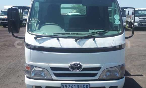 Sayi Na hannu Toyota Dyna White Mota in Maseru a Maseru Sayi Na hannu Toyota Dyna White Mota in Maseru a Maseru