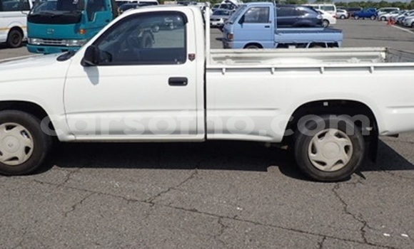 Sayi Na hannu Toyota Hilux White Mota in Maseru a Maseru Sayi Na hannu Toyota Hilux White Mota in Maseru a Maseru